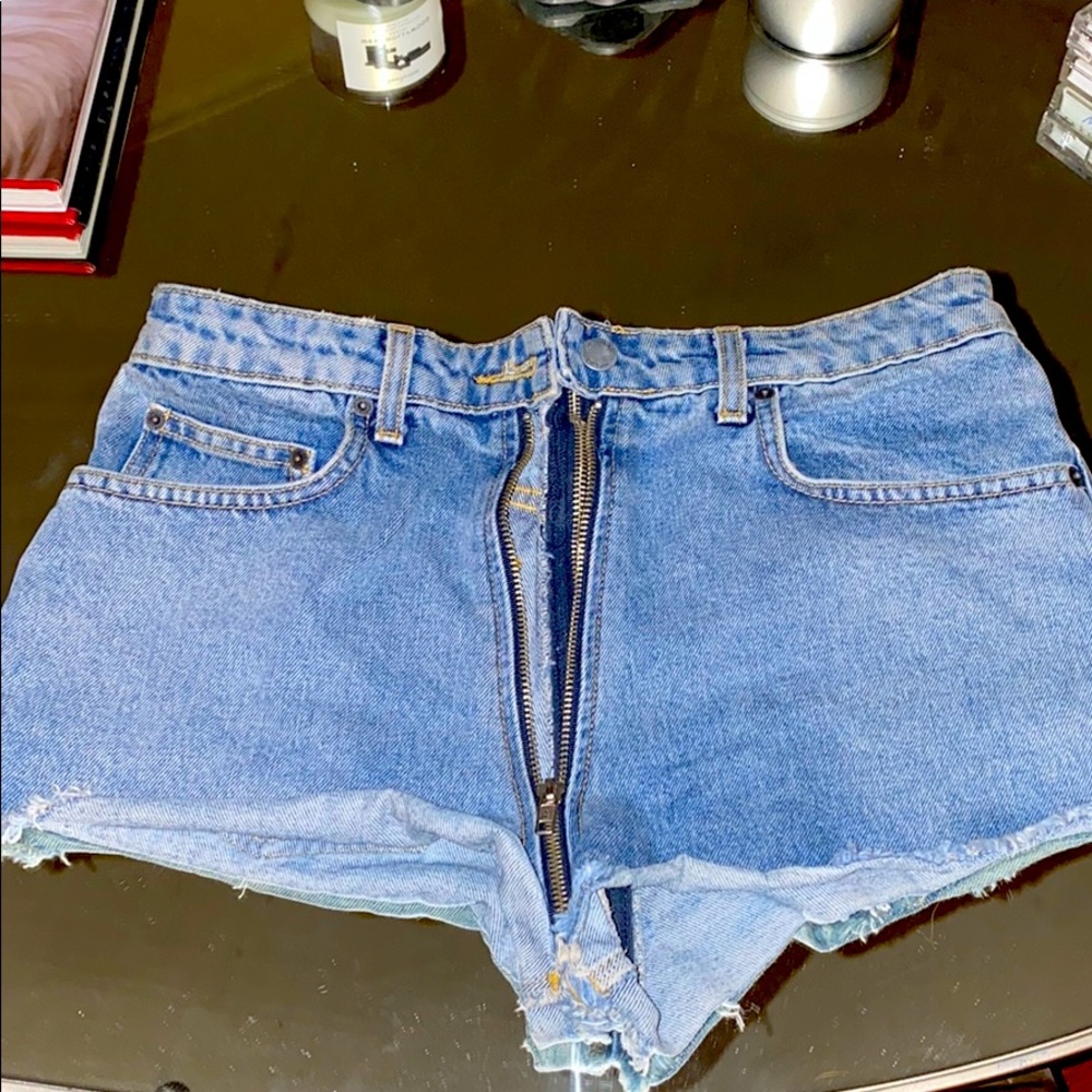 USED CARMAR ZIP UP SHORTS! SIZE 28/FITS LIKE 26/27